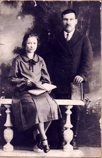 Иван Николаевич Манохин с женой Клавдией Михайловной, Томск, около 1930 года