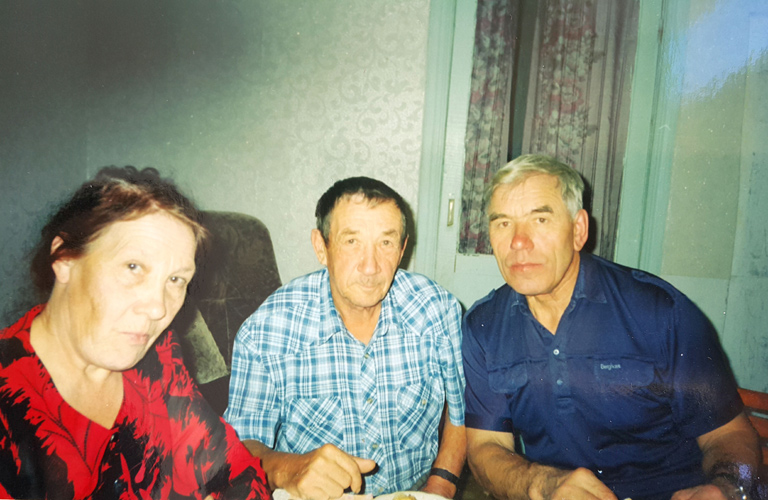 Файл:Леонтьев Юрий Викторович с сестрой.jpg