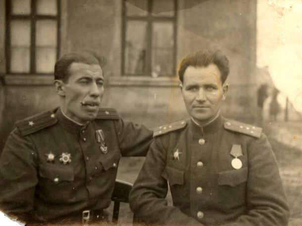 Файл:Любин- майор с капитаном.jpg