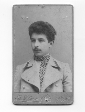 Петров Алексей Николаевич (1887).png