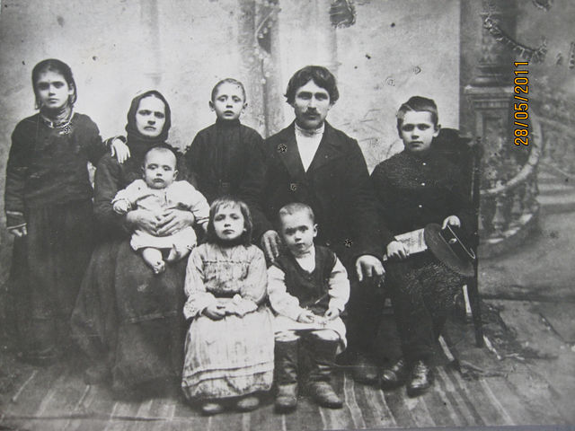Файл:Семья Пшеничка Михаила Аксентьевича.jpg