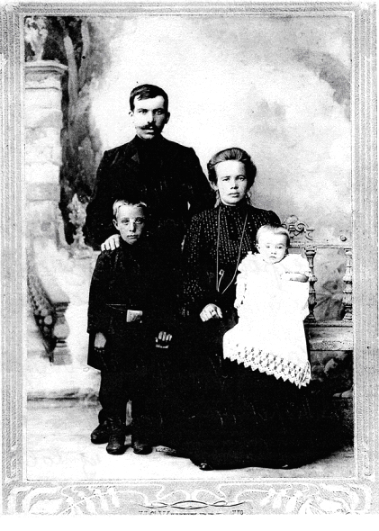 Файл:Миллер Петр Георгиевич (1875).jpg