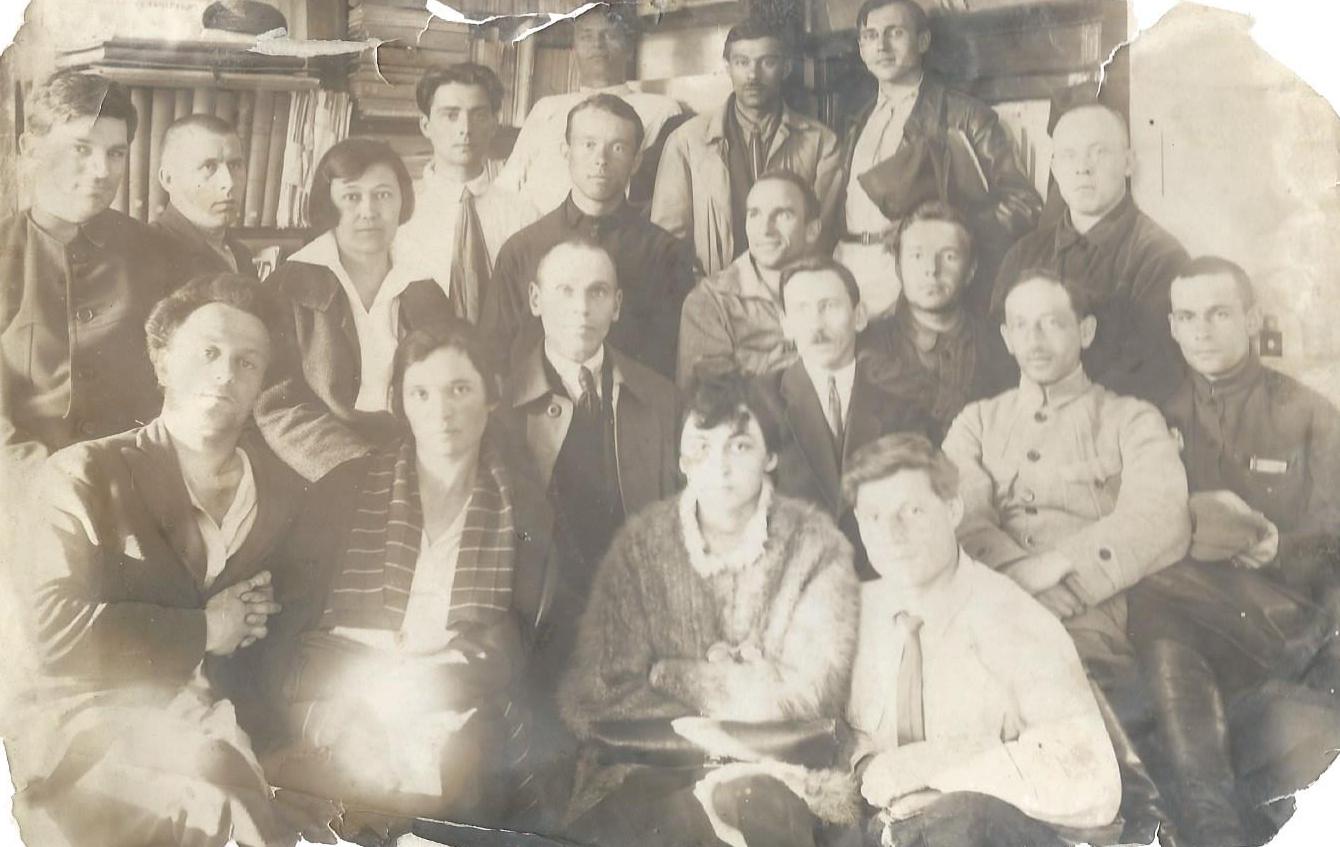 На фото К. Умнов (крайний слева в первом ряду) среди бывших преподавателей и учеников Плесского техникума в Академии им. Тимирязева.