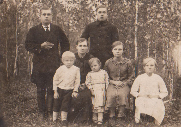 Файл:Ворман Маали с детьми.jpg