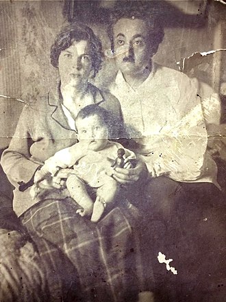 Силикашвили с женой и дочерью.jpg