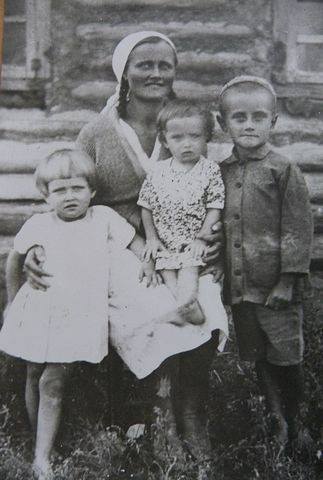 В селе Ракиты на Алтае примерно в 1942-43 году..jpg