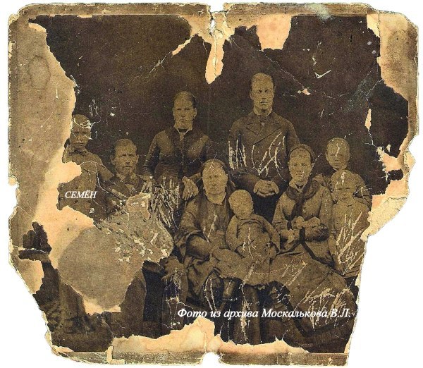 Файл:Семья учителя Субботина П.М.1882г.с. Ильинское Пермской губ..jpg