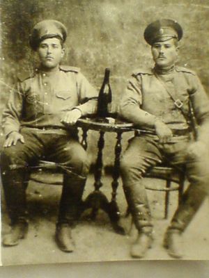 Аппельганц Иван Иванович на фотографии слева (1895).JPG