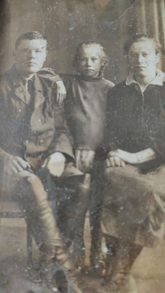 Файл:Семейное фото Ершовых.jpg