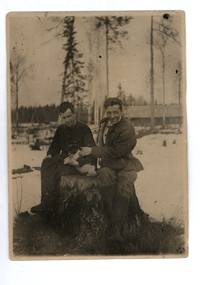 Сергей (слева) со своим товарищем в экспедиции.