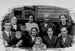 Кнорр адам филиппович (1-ый справа в нижнем ряду)(1918).jpg