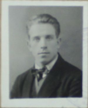 Ларин Иван Лаврентьевич (1910).JPG