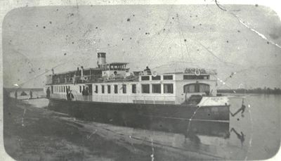 Пароход Тоболяк.JPG