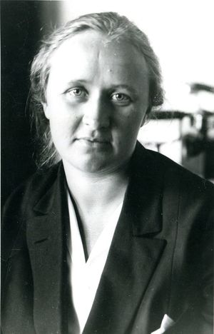 Шапошникова Людмила Кузьминична (1895).jpg