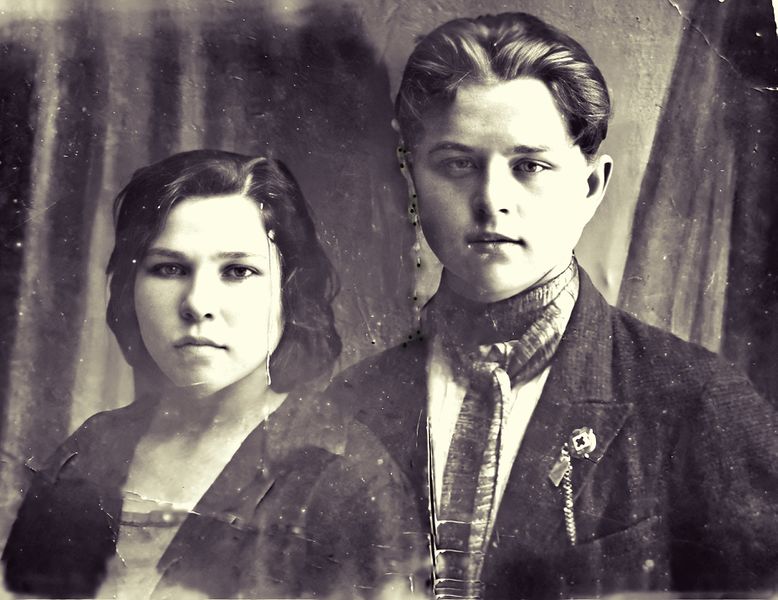 Файл:Залеский Генрих Иванович, Залеская Нина Юльяновна (1913).jpg