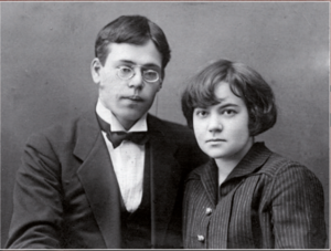 Елисеев Арсений Дмитриевич (1895).png