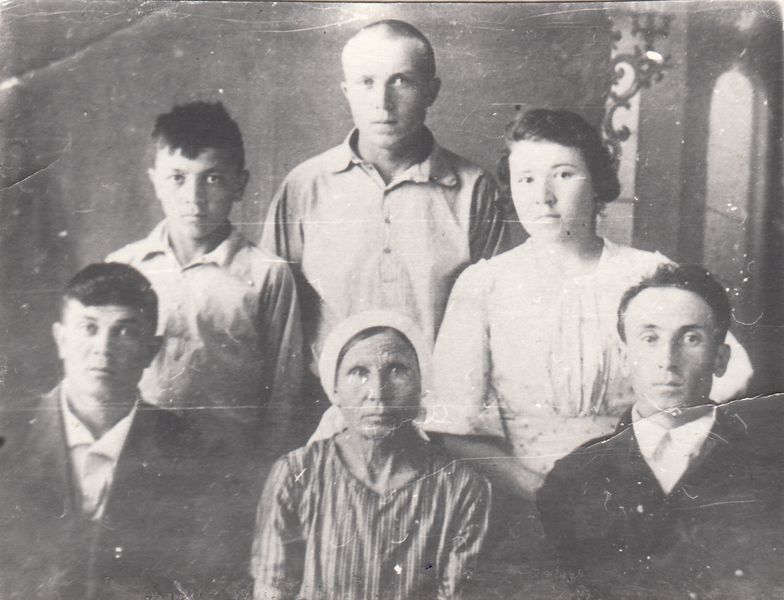 Файл:Семья Деревцовых.jpg