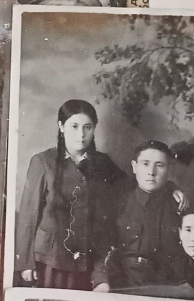 Файл:Толеутай ата и аже .jpg