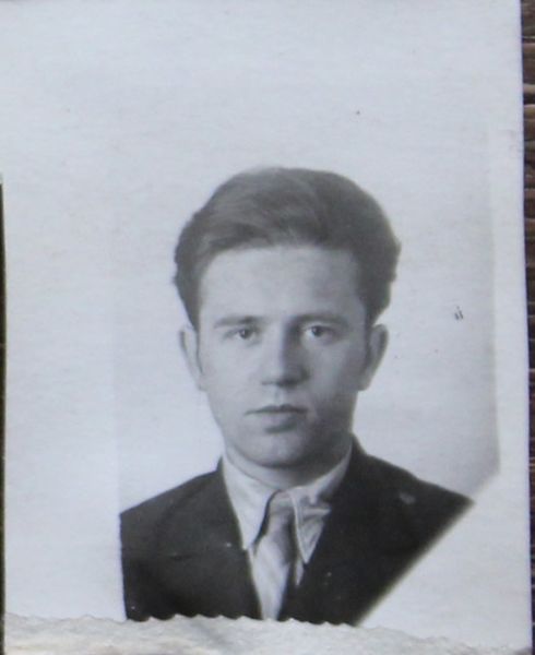 Файл:Черняк Ефим Сергеевич (1912).JPG