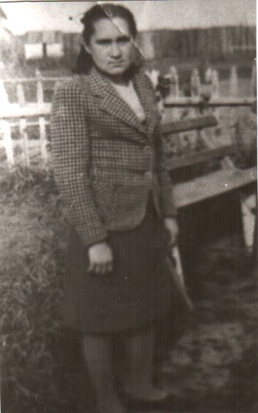 Файл:Швагрун Ольга Ивановна Самсоновка 1947.jpg