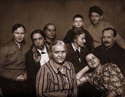 Александровы-Казовы с прислугой