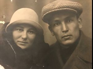 Газиева-Таирова Хадича Ахмедовна (1910) с мужем.jpg