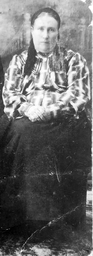 Исакова Евдокия Степановна (1871).jpg