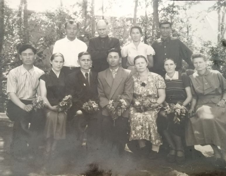 Файл:Пед.коллектив школы п.Талгар.jpg