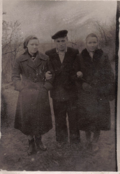 Файл:62 Надя,Петя,Тамара- дети Анны.jpg