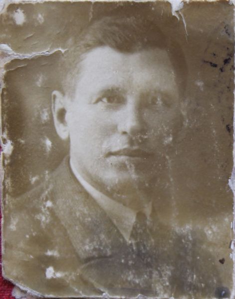 Файл:Соловьев Василий Тарасович (1895).JPG