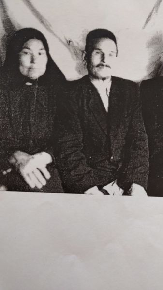 Файл:Газизов Авхат с супругой Хатимой.jpeg