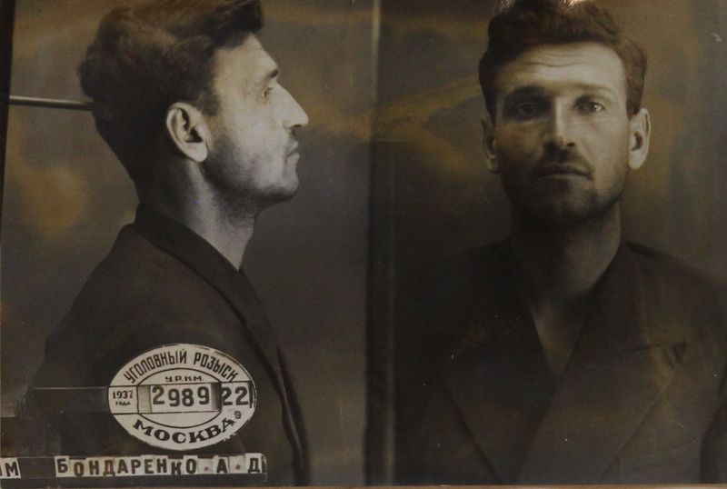 Файл:Бондаренко Александр Дмитриевич (1906).JPG