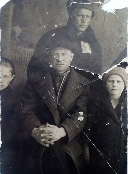 Файл:Иван Ефимович с детьми.jpeg