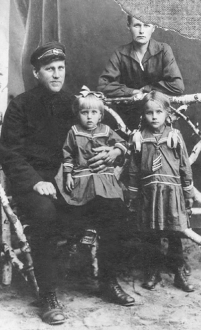 Пукари с семьей.png