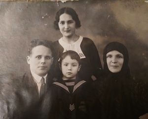 Немцов с семьёй.jpg