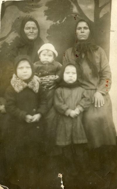 Семья деда после ареста в 1931.jpg