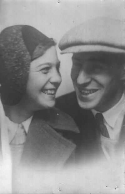 Григорий Саакян с женой Ирмой. Начало 30-х.jpg