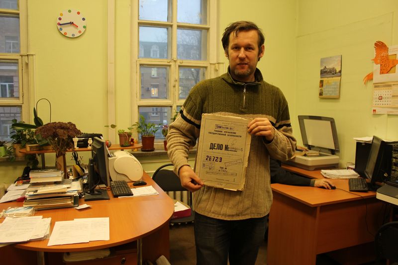 Файл:Я с делом в архиве.jpg