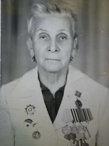 Файл:Крылова (Александрова) Зинаида Александровна (1917).jpg