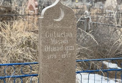 Гюлистан Мешади Ахмед кызы (1875-1937) в с. Коккайнар Илийского р-на Алматинской обл. Казахстана.jpg