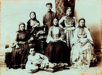 Чеменземинли с семьей в Шуше. 1906 год..jpg