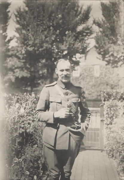 Файл:Порфирий Вяткин в Лондоне.jpg