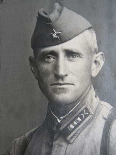 Файл:Дед Николай в фуражке.jpg