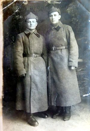Малый Василий Васильевич - слева. Снимок сделан 6 марта 1940 года.JPG