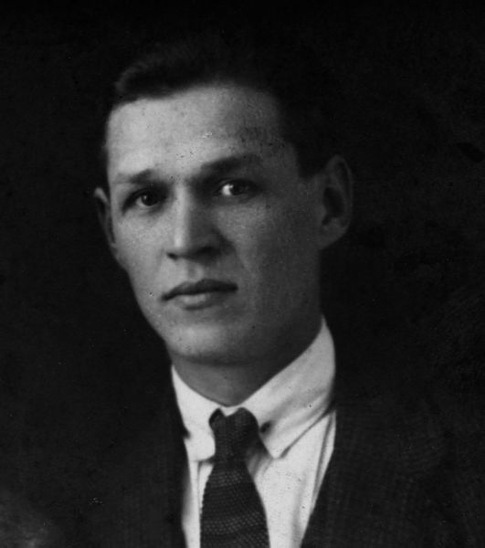 Файл:Островский Вячеслав Никитич (1900).jpg