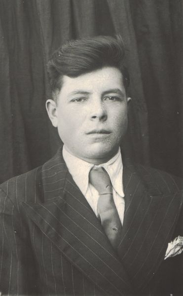 Файл:Сывук Василий Михайлович (1925).jpg