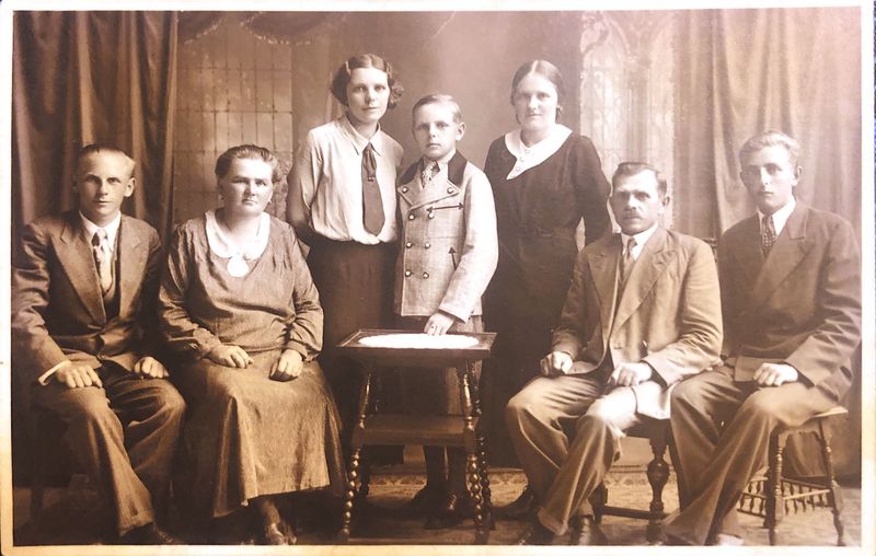 Файл:Фото с семьей на Родинеq.jpg