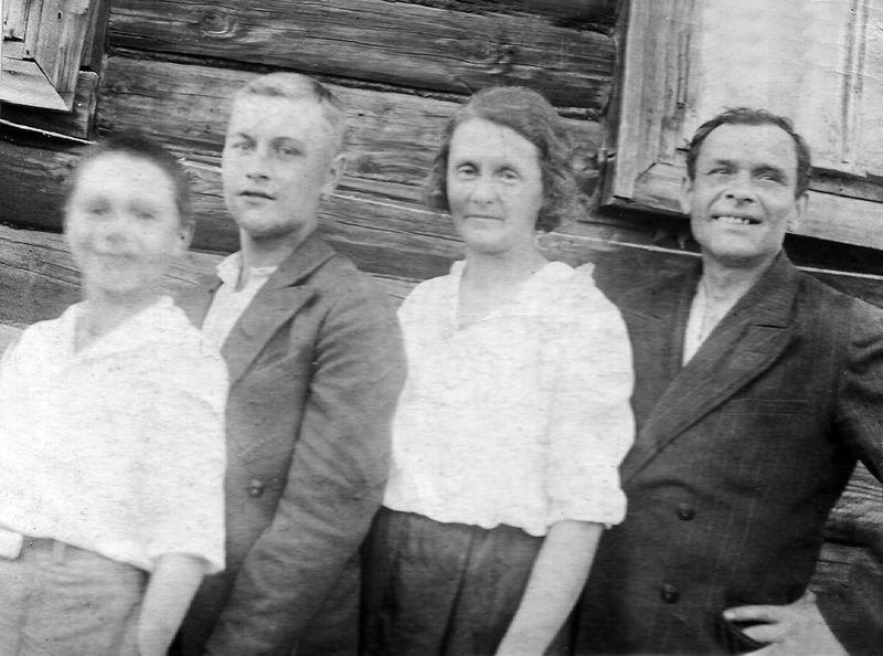 Файл:Кузнецов ПН 1896 семья.jpg