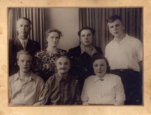 Журнакова Матильда Алексеевна с родственниками(1905).jpg