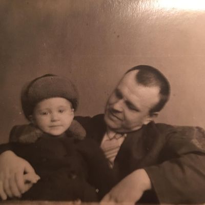 Леонид Александрович с сыном Владимиром.jpg